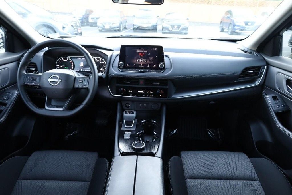 2025 Nissan Rogue SV