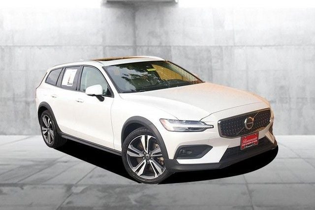 2025 Volvo V60 Cross Country B5 Plus AWD 19" Diamond Cut Wheels