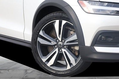 2025 Volvo V60 Cross Country B5 Plus AWD 19" Diamond Cut Wheels