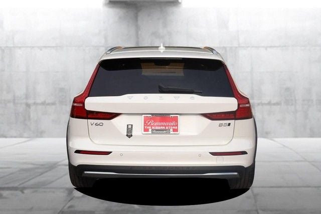 2025 Volvo V60 Cross Country B5 Plus AWD 19" Diamond Cut Wheels
