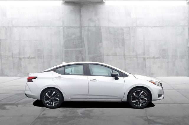 2025 Nissan Versa SR