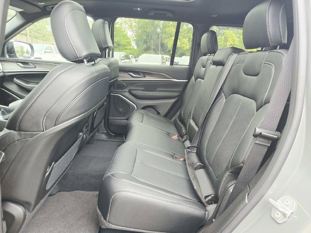 2027 Jeep Grand Cherokee Limited Reserve