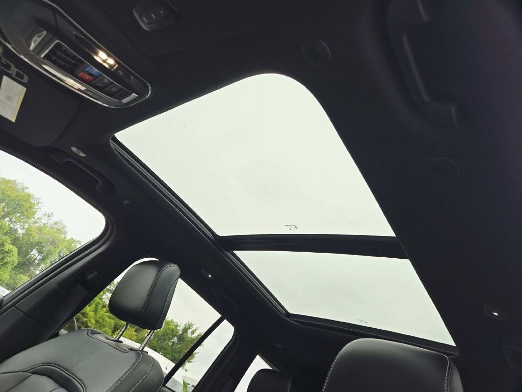 2027 Jeep Grand Cherokee Limited Reserve
