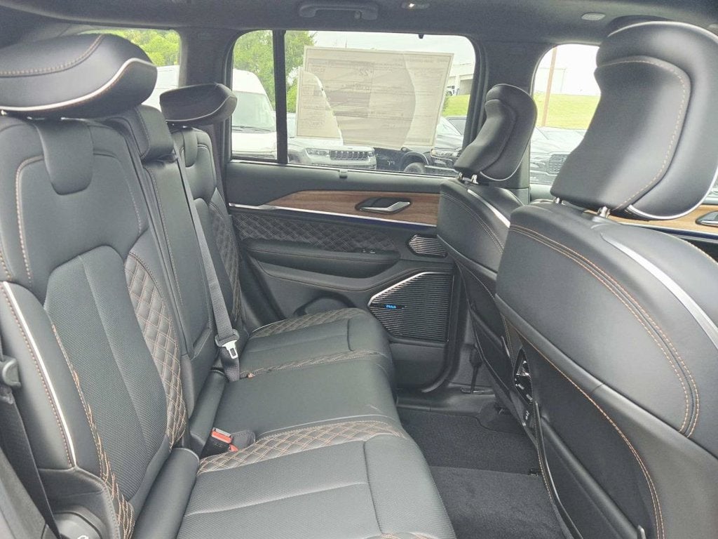 2027 Jeep Grand Cherokee Summit