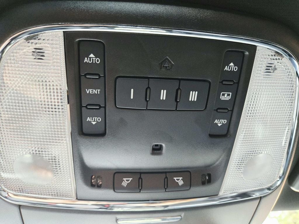 2023 Chrysler 300 C