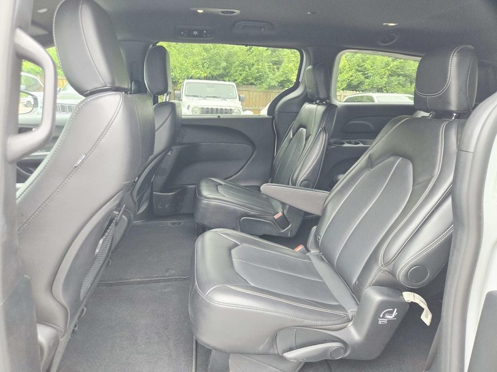2025 Chrysler Pacifica Select