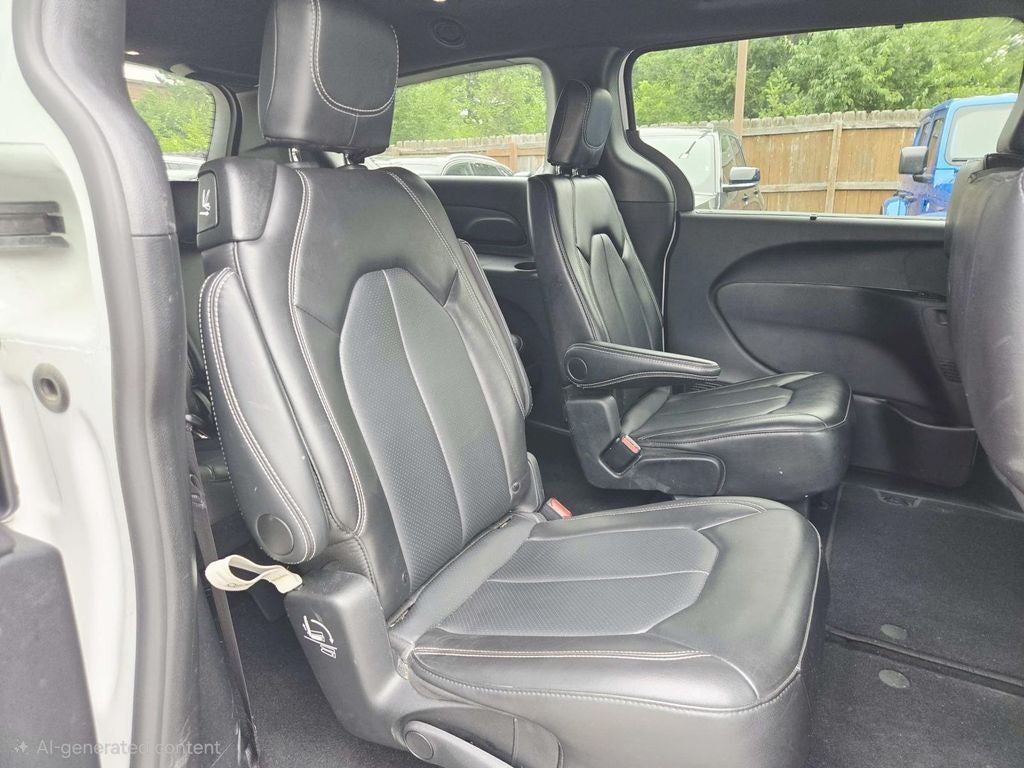 2025 Chrysler Pacifica Select