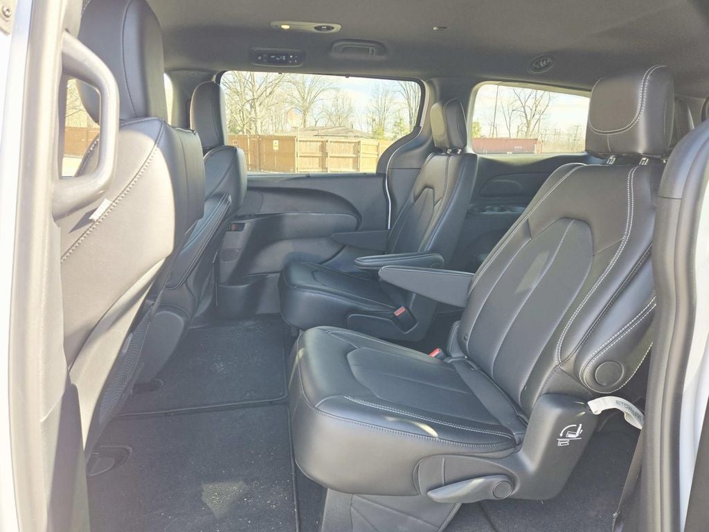 2026 Chrysler Voyager LX