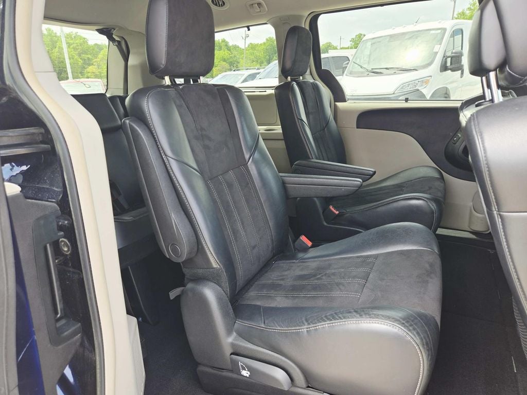 2014 Chrysler Town & Country Touring-L