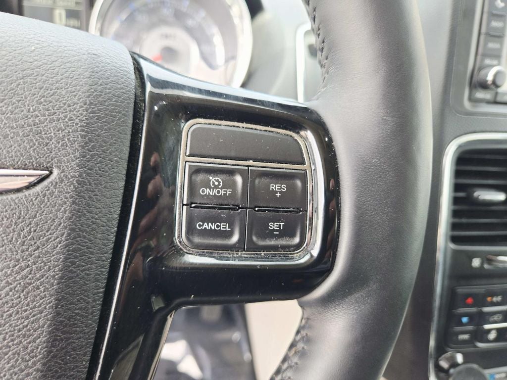 2014 Chrysler Town & Country Touring-L