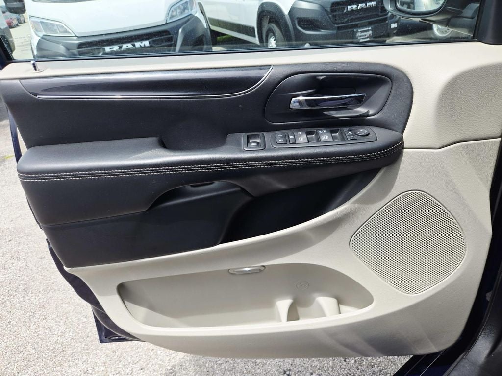 2014 Chrysler Town & Country Touring-L