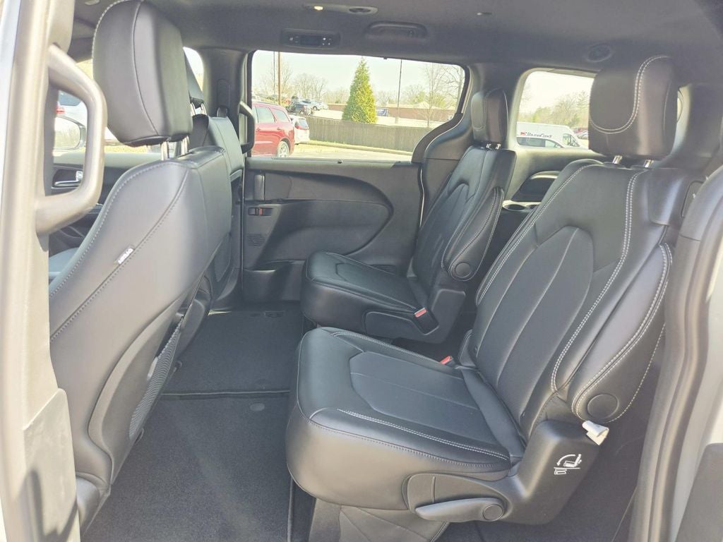 2026 Chrysler Voyager LX