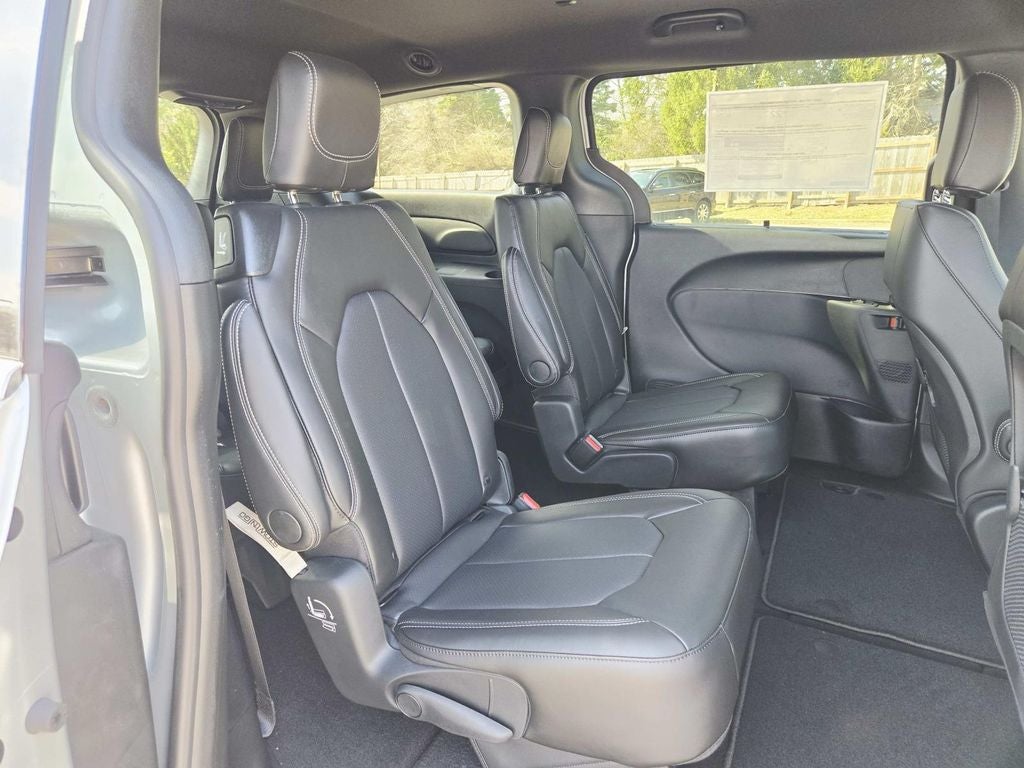 2026 Chrysler Voyager LX