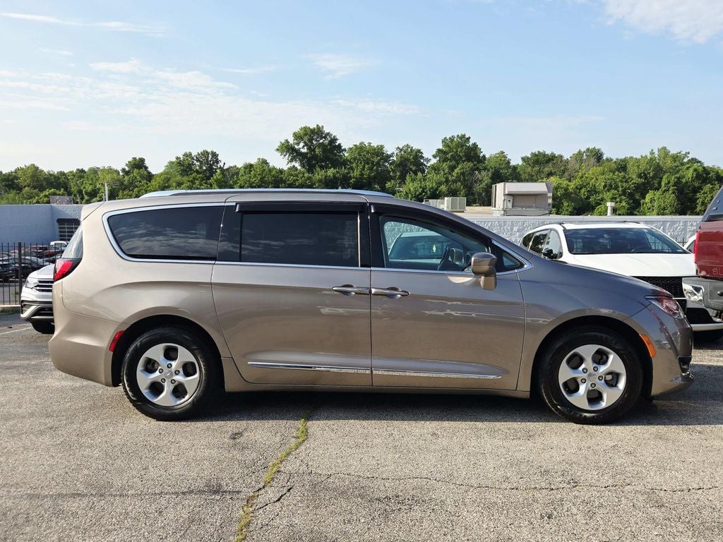 2017 Chrysler Pacifica Touring L Plus