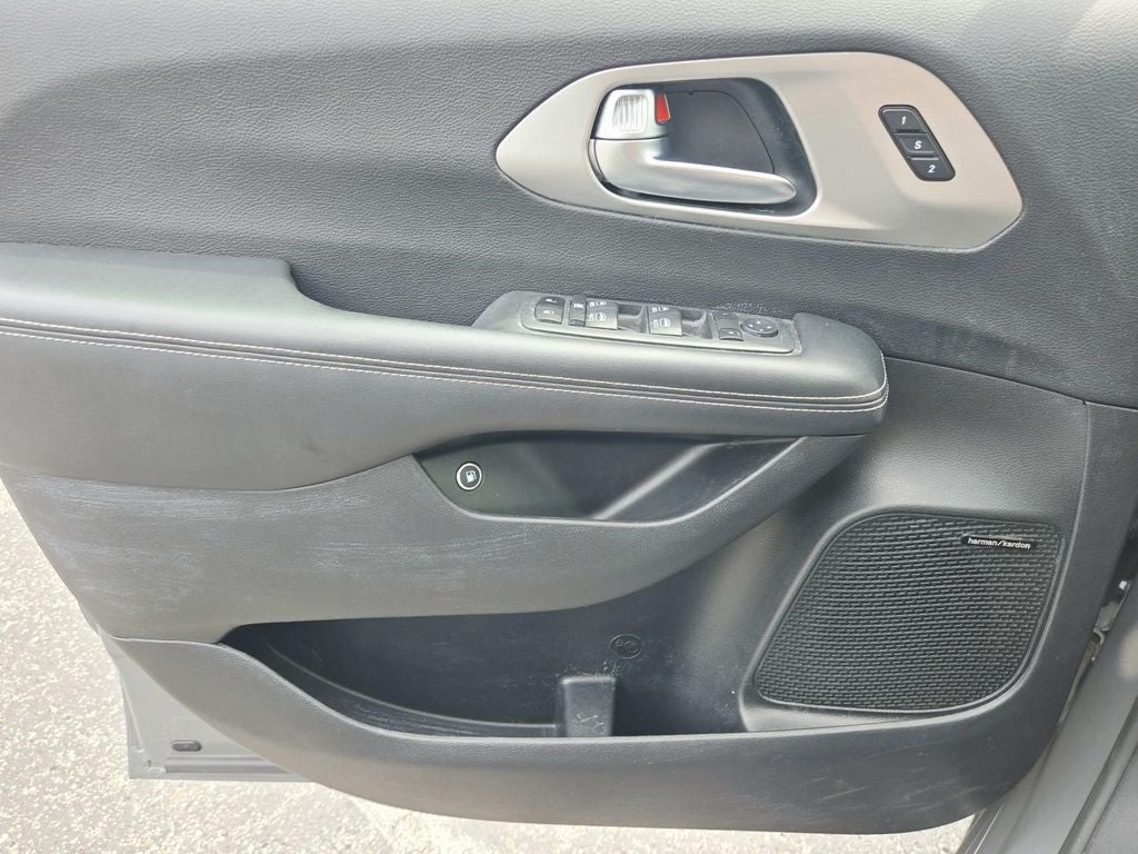 2022 Chrysler Pacifica Hybrid Limited