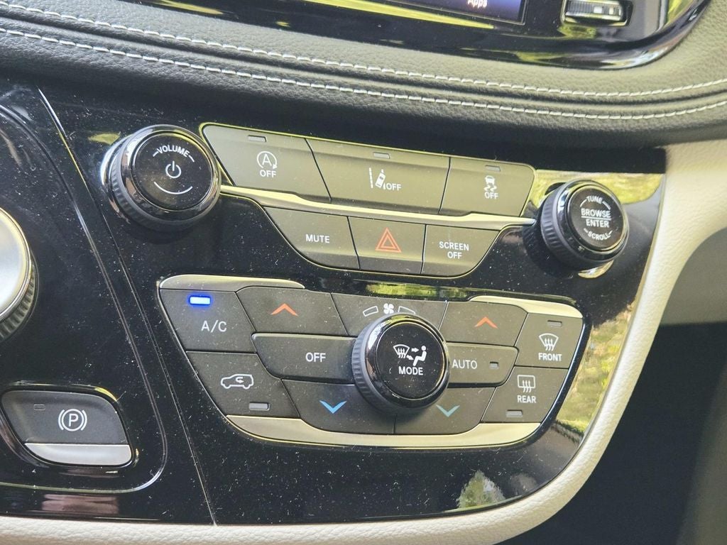 2022 Chrysler Pacifica Touring L