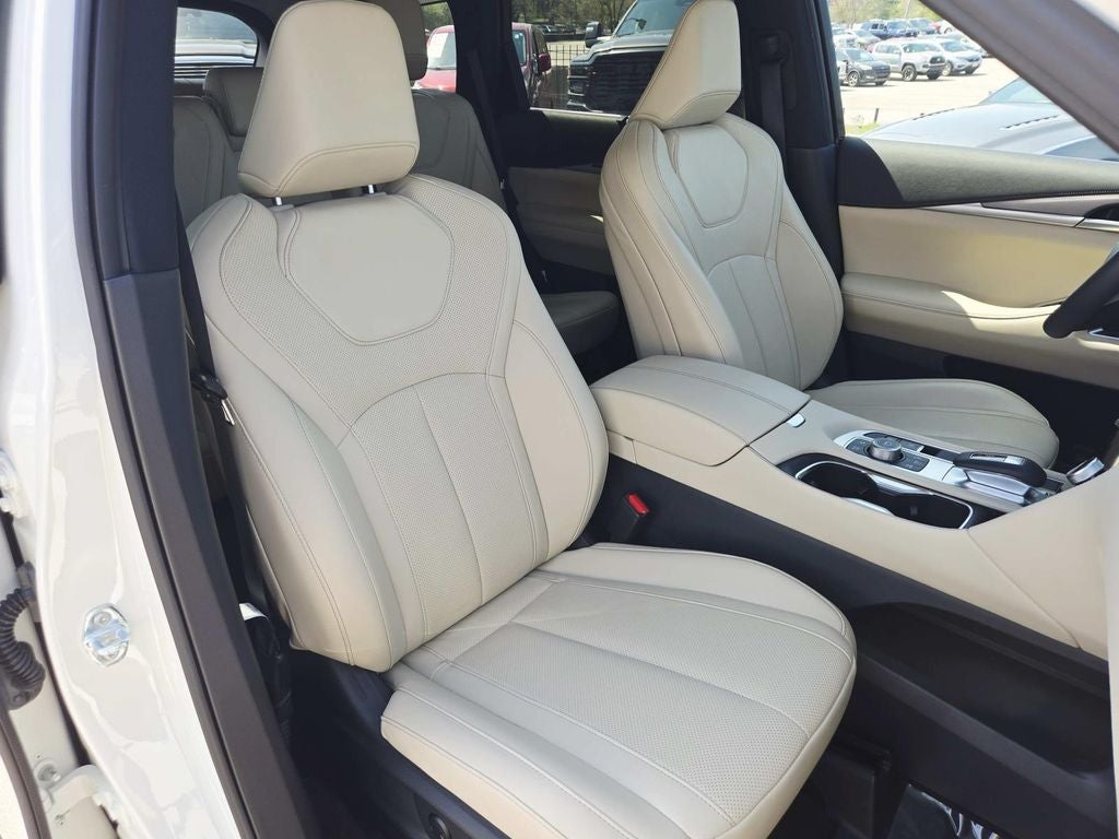 2025 INFINITI QX60 LUXE