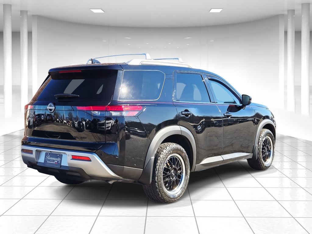 2023 Nissan Pathfinder SL