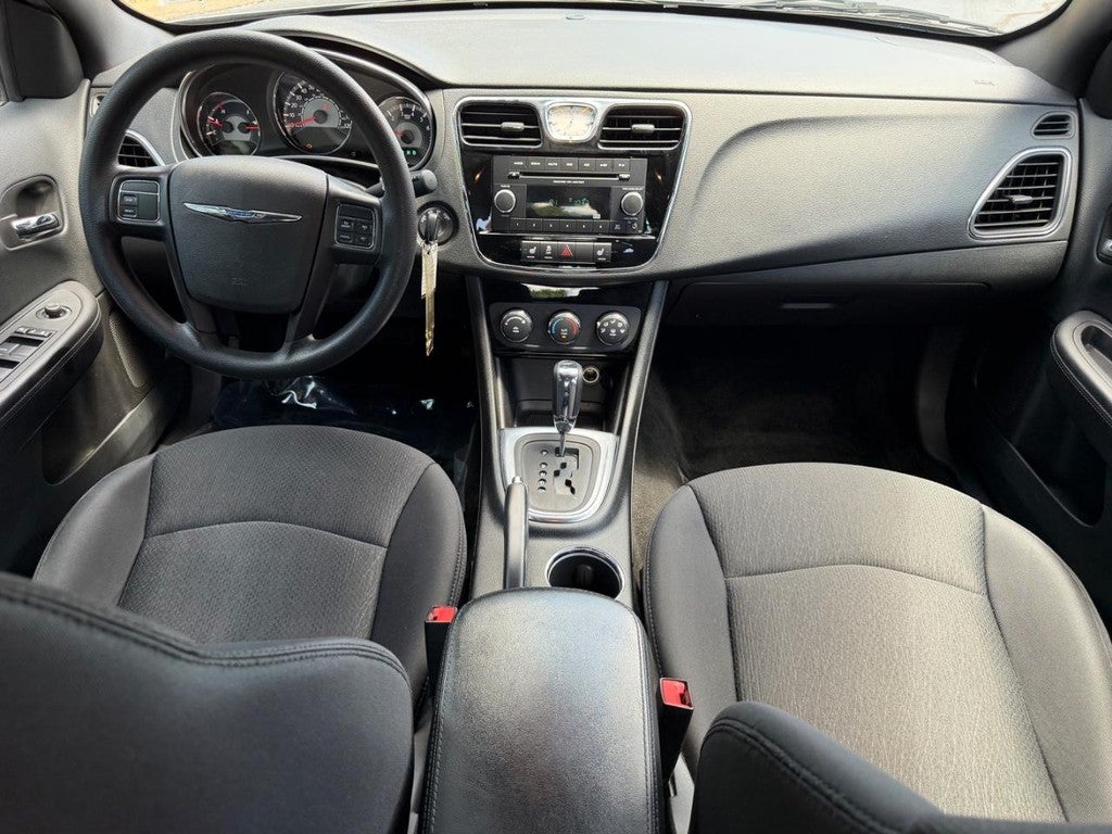 2013 Chrysler 200 4dr Sdn LX