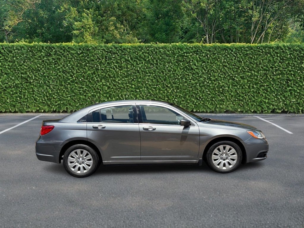 2013 Chrysler 200 4dr Sdn LX