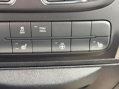 2015 RAM 1500 4WD Crew Cab 140.5" Big Horn