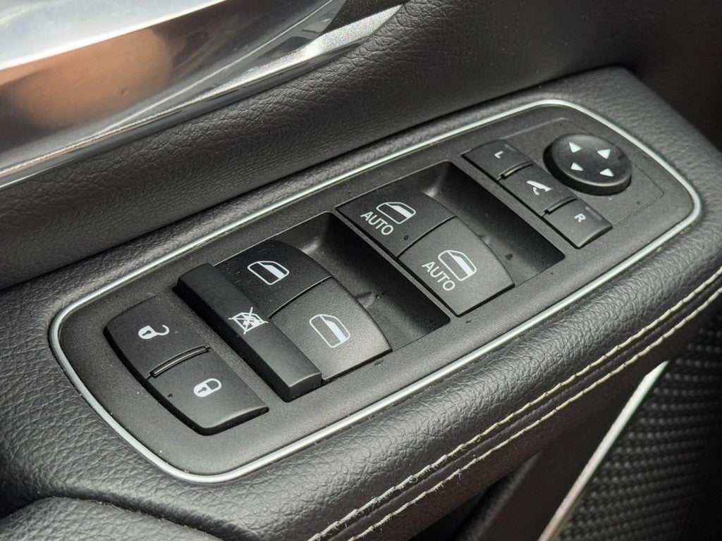 2021 RAM 1500 Laramie 4x4 Crew Cab 5'7" Box