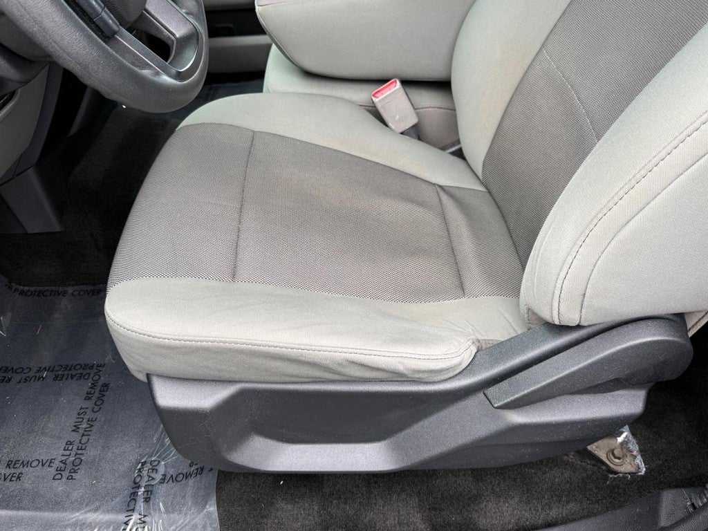 2016 Ford F-150 2WD Reg Cab 122.5" XL