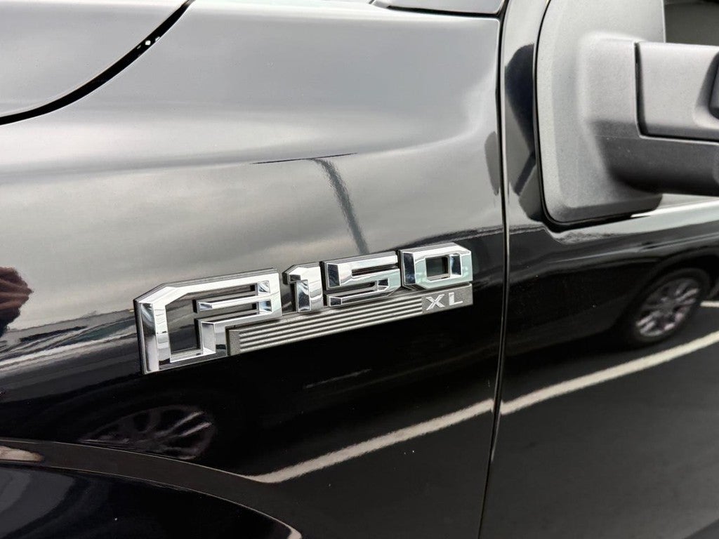 2016 Ford F-150 2WD Reg Cab 122.5" XL