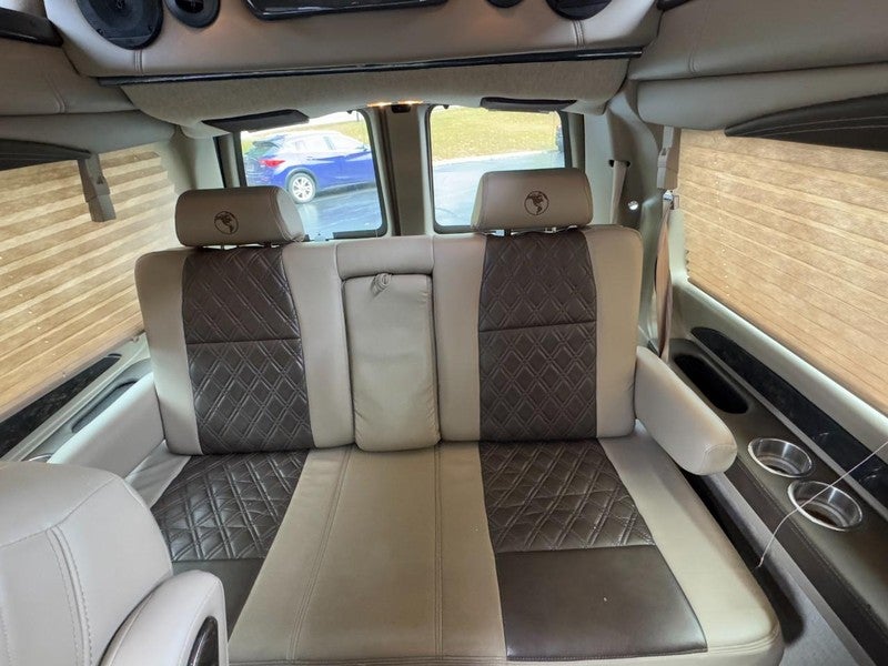 2021 Chevrolet Express Passenger RWD 3500 155" LS