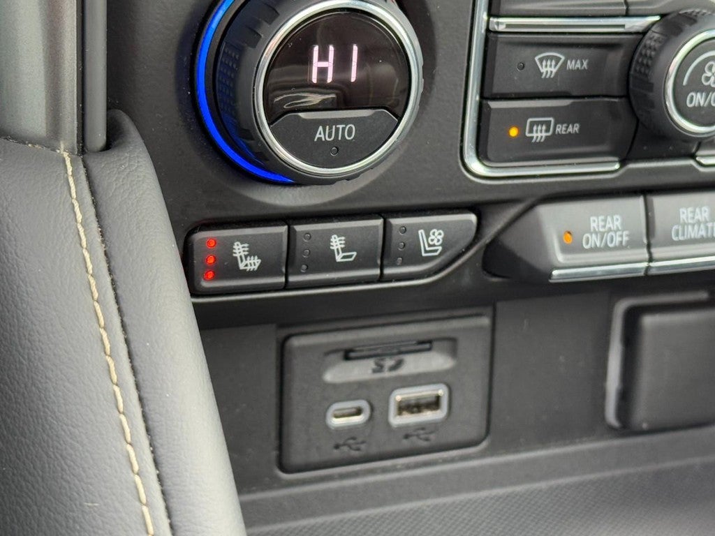 2021 Chevrolet Suburban 4WD 4dr Premier