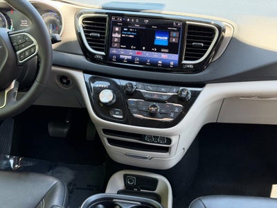 2024 Chrysler Pacifica Touring L FWD