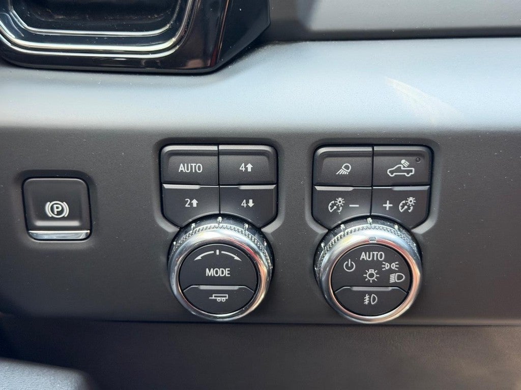 2025 GMC Sierra 1500 4WD Crew Cab 147" AT4