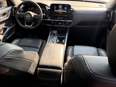2023 Nissan Pathfinder SL 4WD