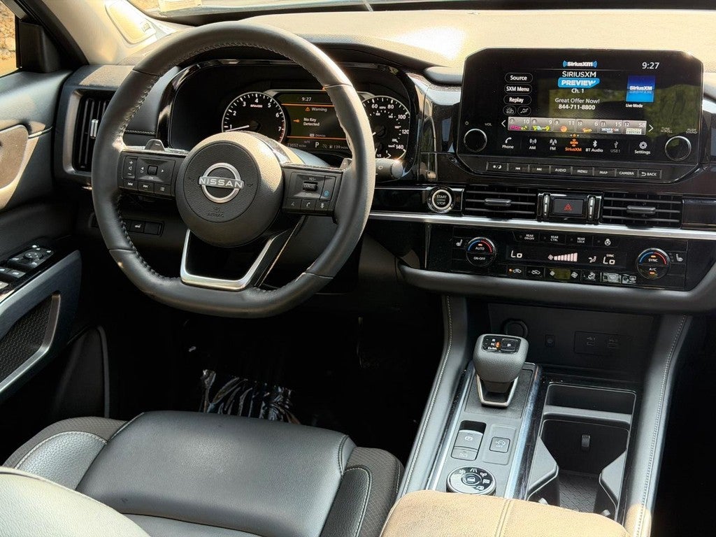 2023 Nissan Pathfinder SL 4WD