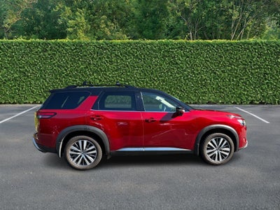 2022 Nissan Pathfinder Platinum 2WD