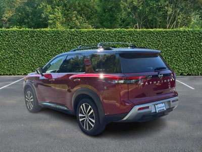 2022 Nissan Pathfinder Platinum 2WD
