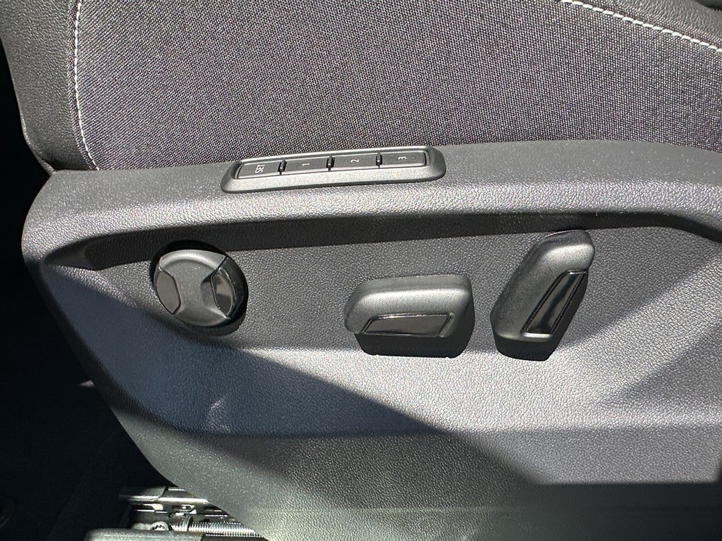 2026 Volkswagen Atlas Cross Sport 2.0T SEL R-Line Black 4MOTION