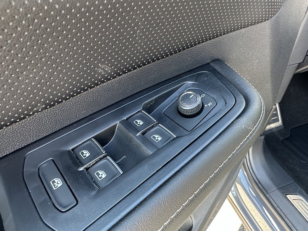 2026 Volkswagen Atlas Cross Sport 2.0T SEL R-Line Black 4MOTION