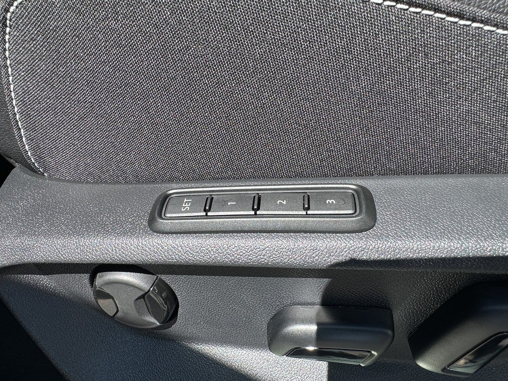 2026 Volkswagen Atlas Cross Sport 2.0T SEL R-Line Black 4MOTION