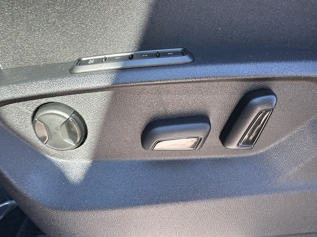 2026 Volkswagen Atlas Cross Sport 2.0T SEL R-Line Black 4MOTION