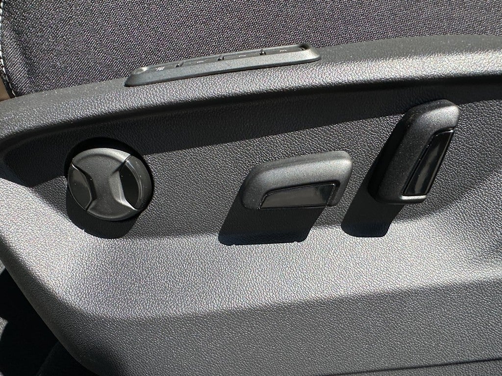 2026 Volkswagen Atlas Cross Sport 2.0T SEL R-Line Black 4MOTION