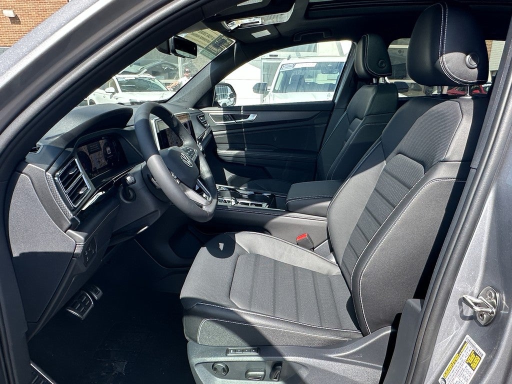 2025 Volkswagen Atlas Cross Sport 2.0T SEL R-Line Black 4MOTION