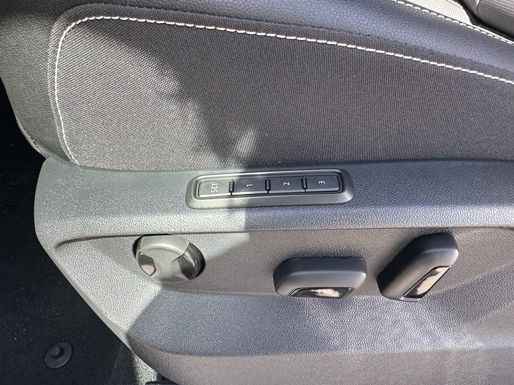 2025 Volkswagen Atlas Cross Sport 2.0T SEL R-Line Black 4MOTION