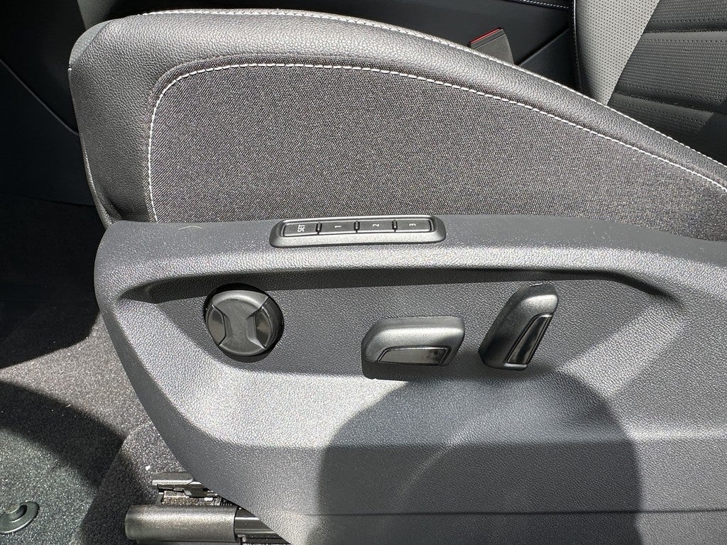 2025 Volkswagen Atlas Cross Sport 2.0T SEL R-Line Black 4MOTION