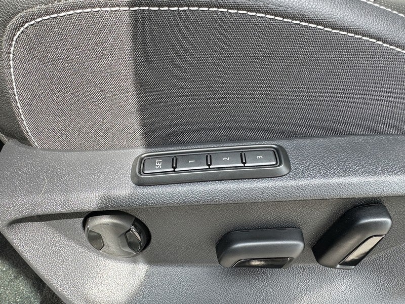 2025 Volkswagen Atlas Cross Sport 2.0T SEL R-Line Black 4MOTION