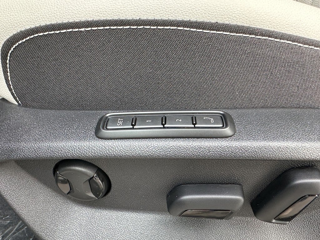 2026 Volkswagen Atlas Cross Sport 2.0T SEL Premium R-Line 4MOTION