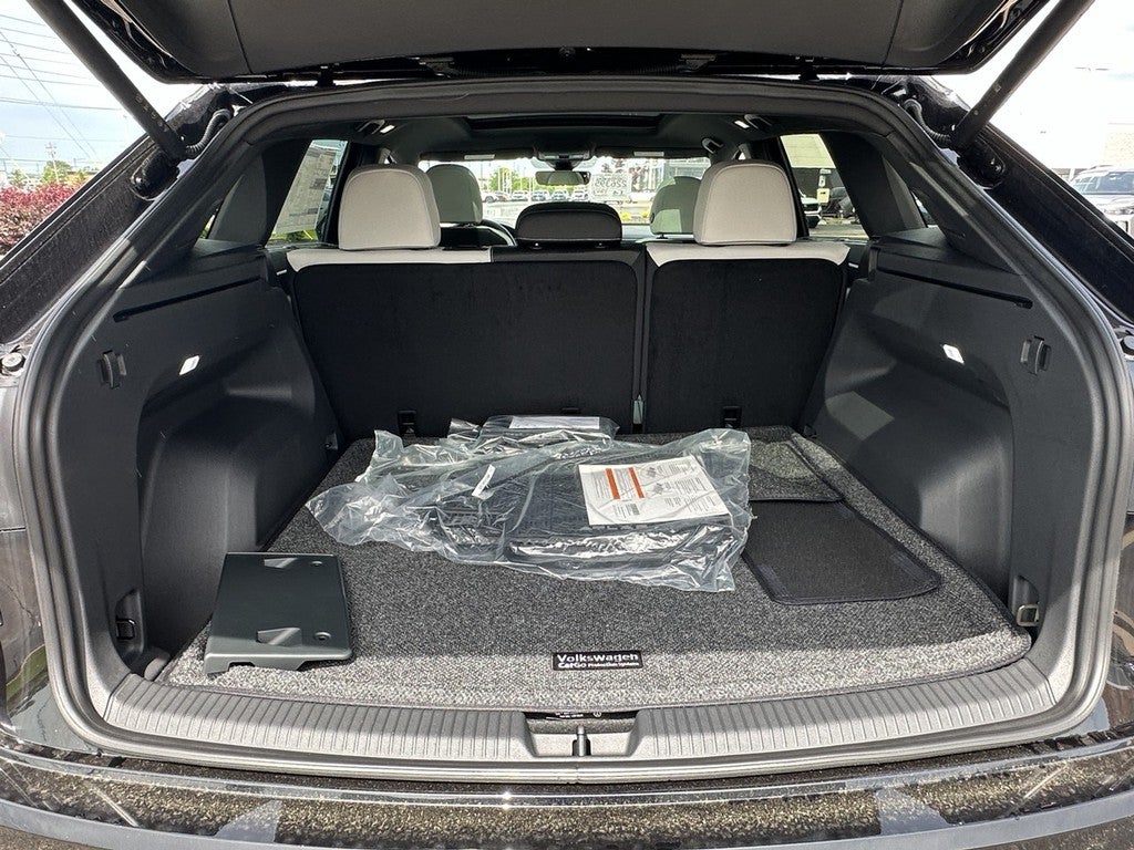 2026 Volkswagen Atlas Cross Sport 2.0T SEL Premium R-Line 4MOTION