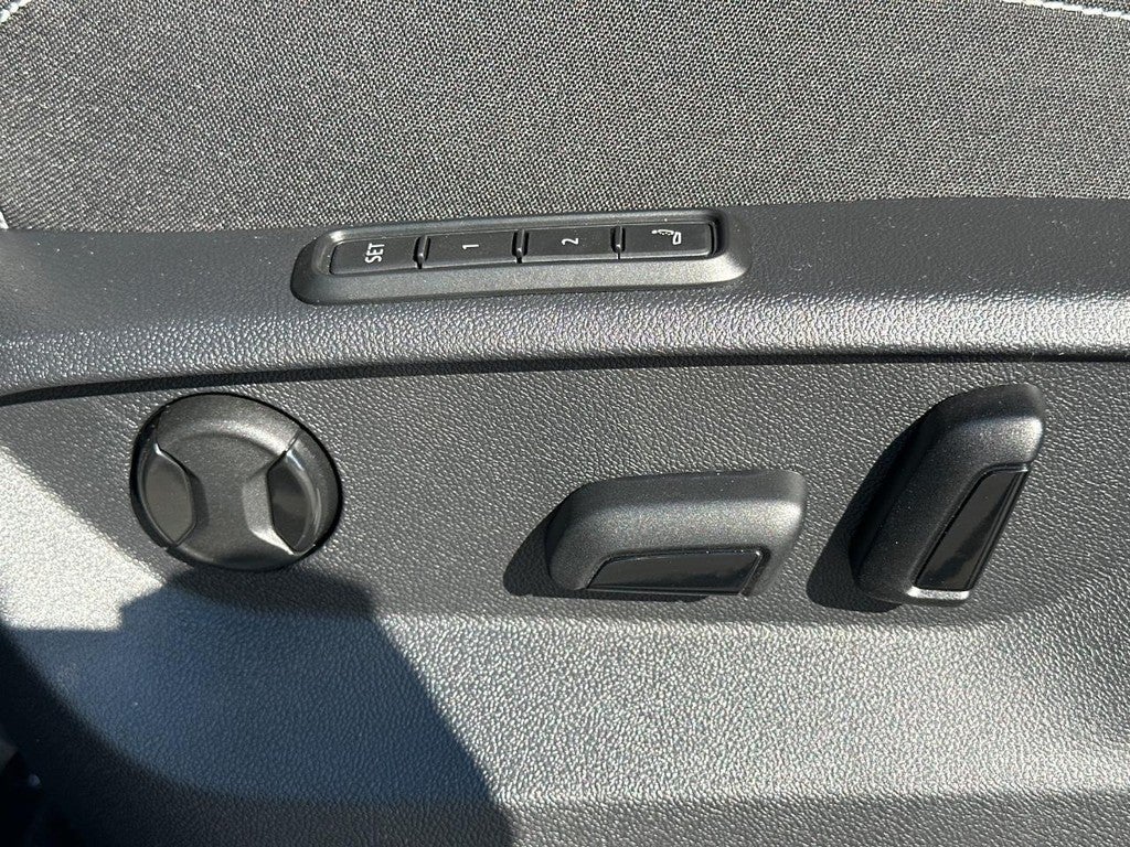 2026 Volkswagen Atlas Cross Sport 2.0T SEL Premium R-Line 4MOTION