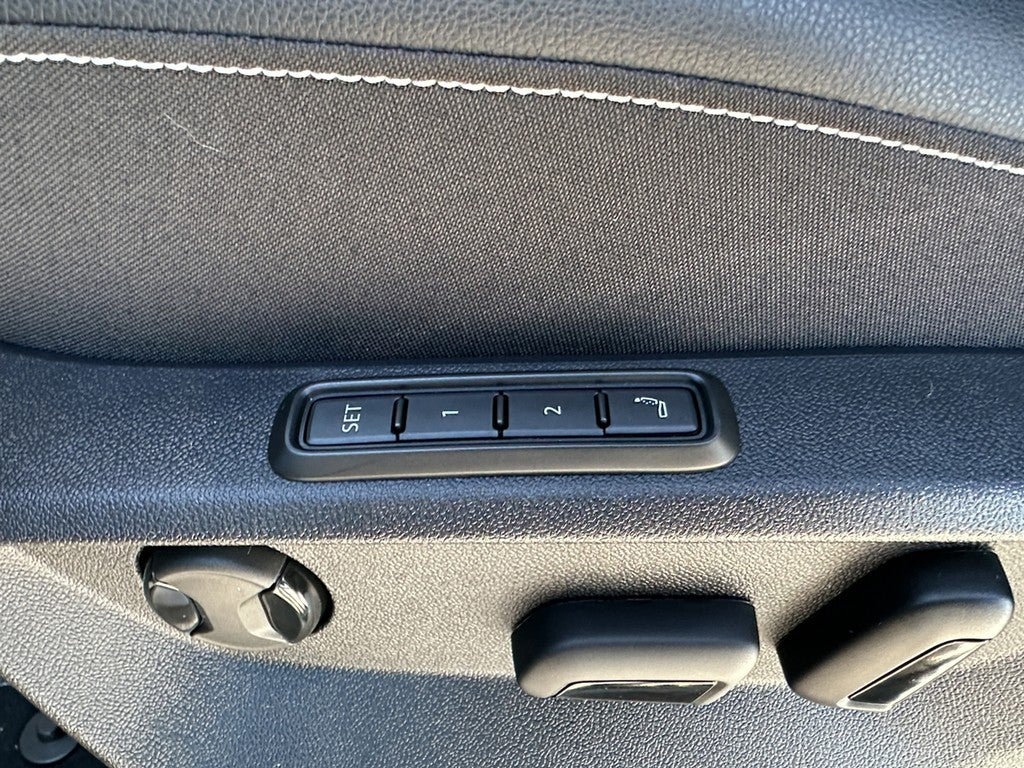 2026 Volkswagen Atlas Cross Sport 2.0T SEL Premium R-Line 4MOTION