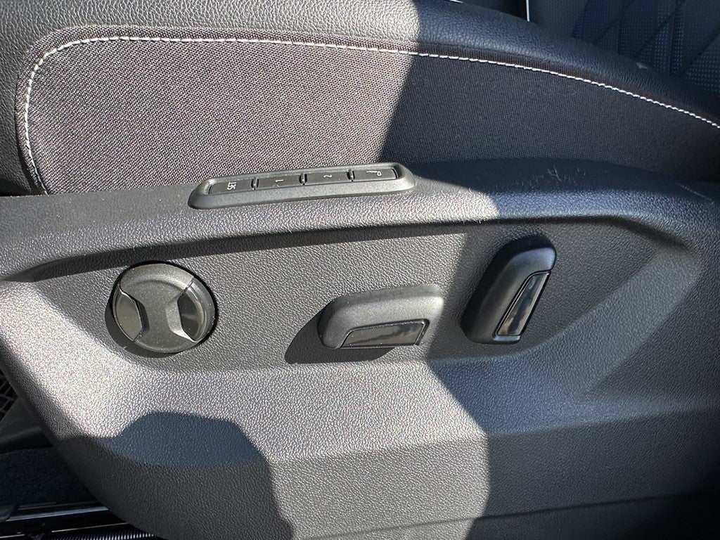 2026 Volkswagen Atlas Cross Sport 2.0T SEL Premium R-Line 4MOTION